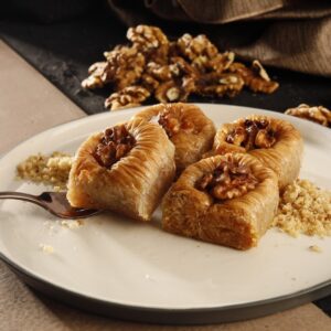 Bol Cevizli Bülbül Yuvası Baklava